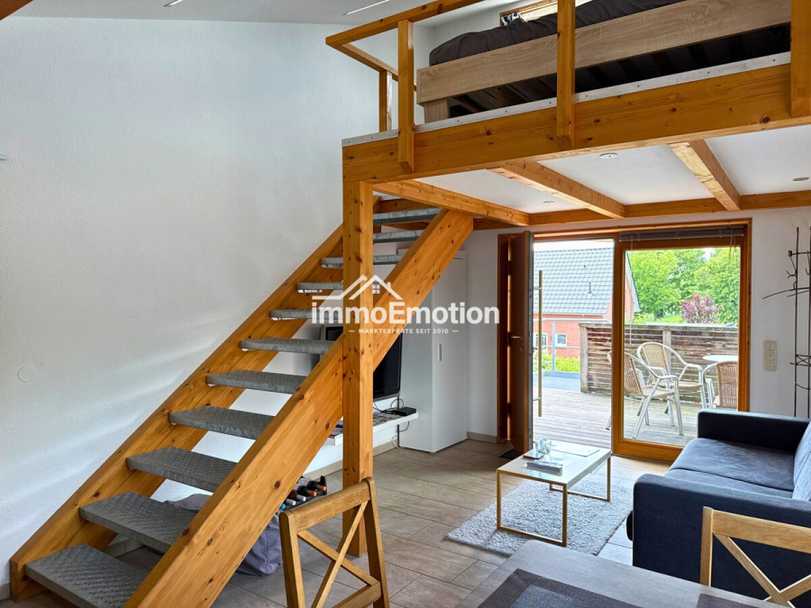 ferienwohnung-mit-empore - Nichts von der Stange: Nachhaltiges 8-Zimmer-Holzhaus mit PV-Anlage, Pelletheizung und Ferienwohnung
