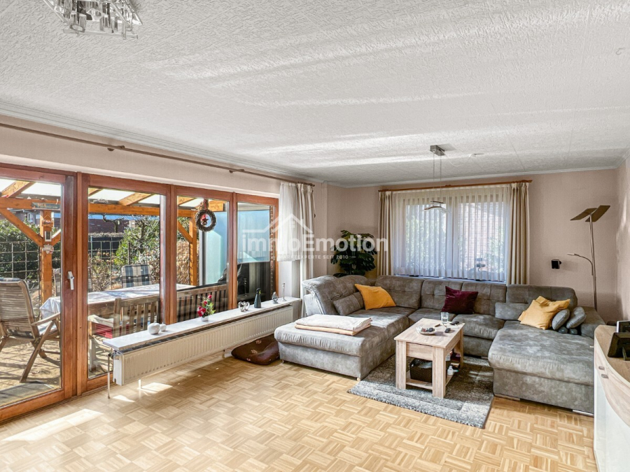 Wohnzimmer-erdgeschoss - Familienfreundliches EFH in begehrter Lage von Rotenburg (Wümme) – 5 Zimmer, 2 Bäder, Teilkeller!
