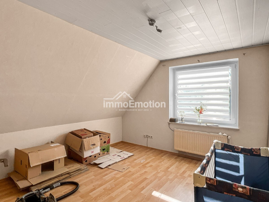 zimmer-dachgeschoss Kopie - Familienfreundliches EFH in begehrter Lage von Rotenburg (Wümme) – 5 Zimmer, 2 Bäder, Teilkeller!