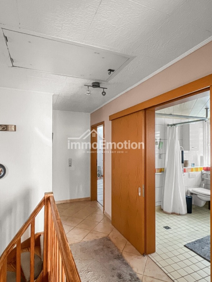 flur-dachgeschoss Kopie - Familienfreundliches EFH in begehrter Lage von Rotenburg (Wümme) – 5 Zimmer, 2 Bäder, Teilkeller!